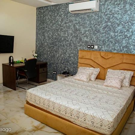 Complexe Hotelier And Ouagadougou Bagian luar foto