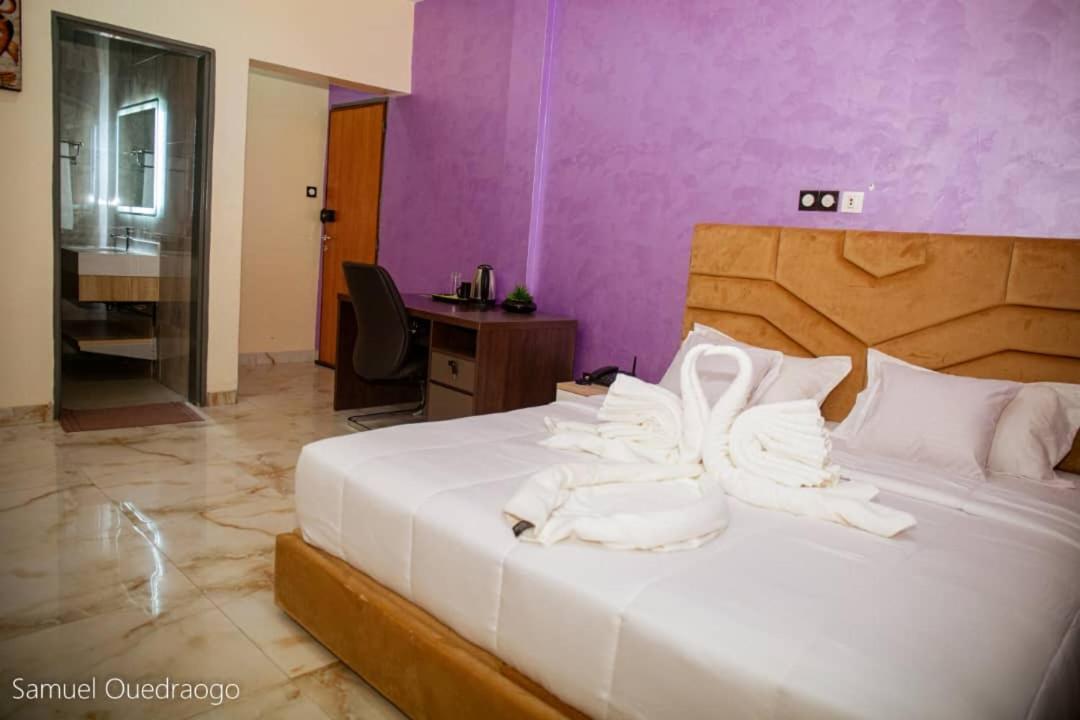Complexe Hotelier And Ouagadougou Bagian luar foto