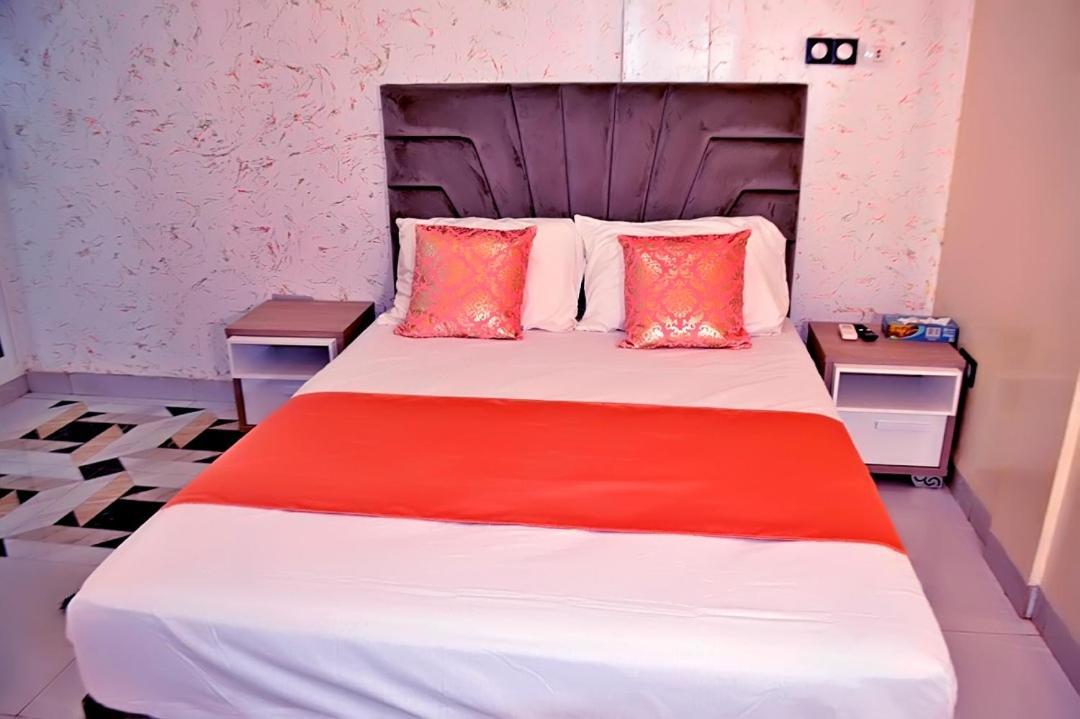Complexe Hotelier And Ouagadougou Bagian luar foto