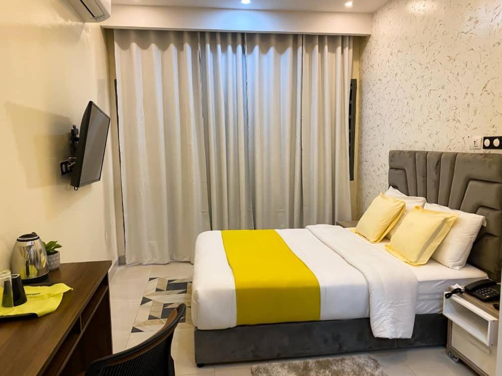 Complexe Hotelier And Ouagadougou Bagian luar foto