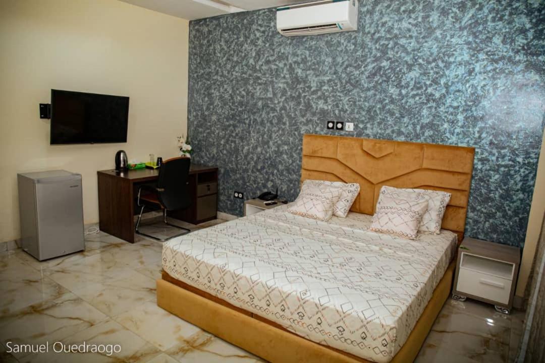 Complexe Hotelier And Ouagadougou Bagian luar foto