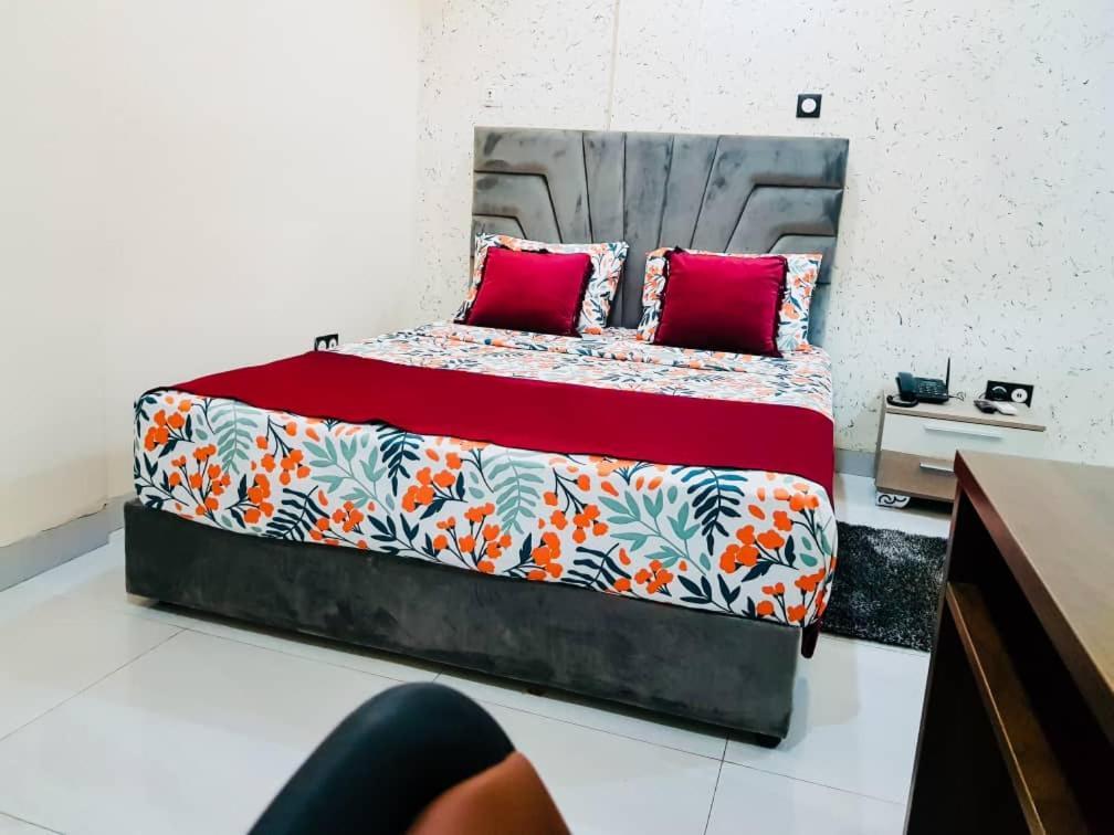 Complexe Hotelier And Ouagadougou Bagian luar foto