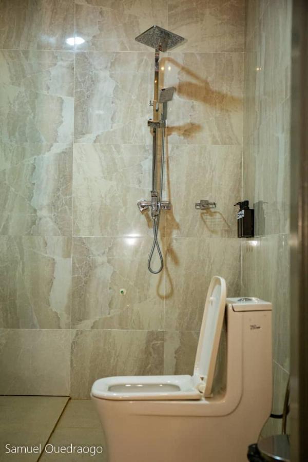 Complexe Hotelier And Ouagadougou Bagian luar foto